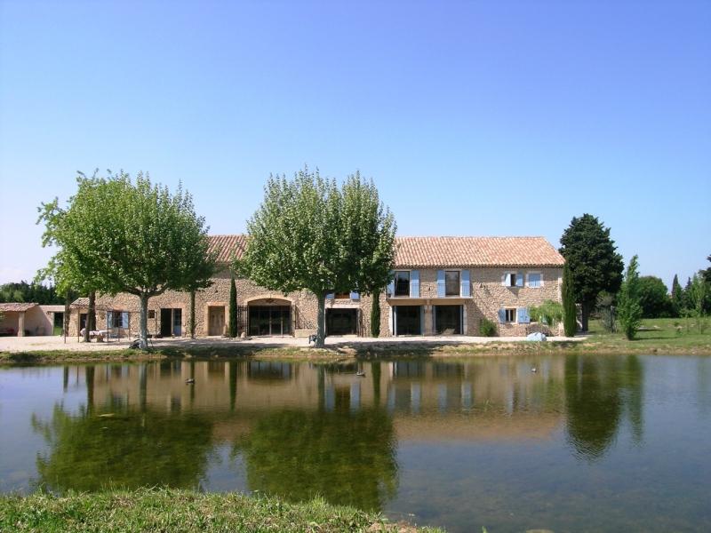 Vente Mas en Provence avec étang sur 2,6 hectares